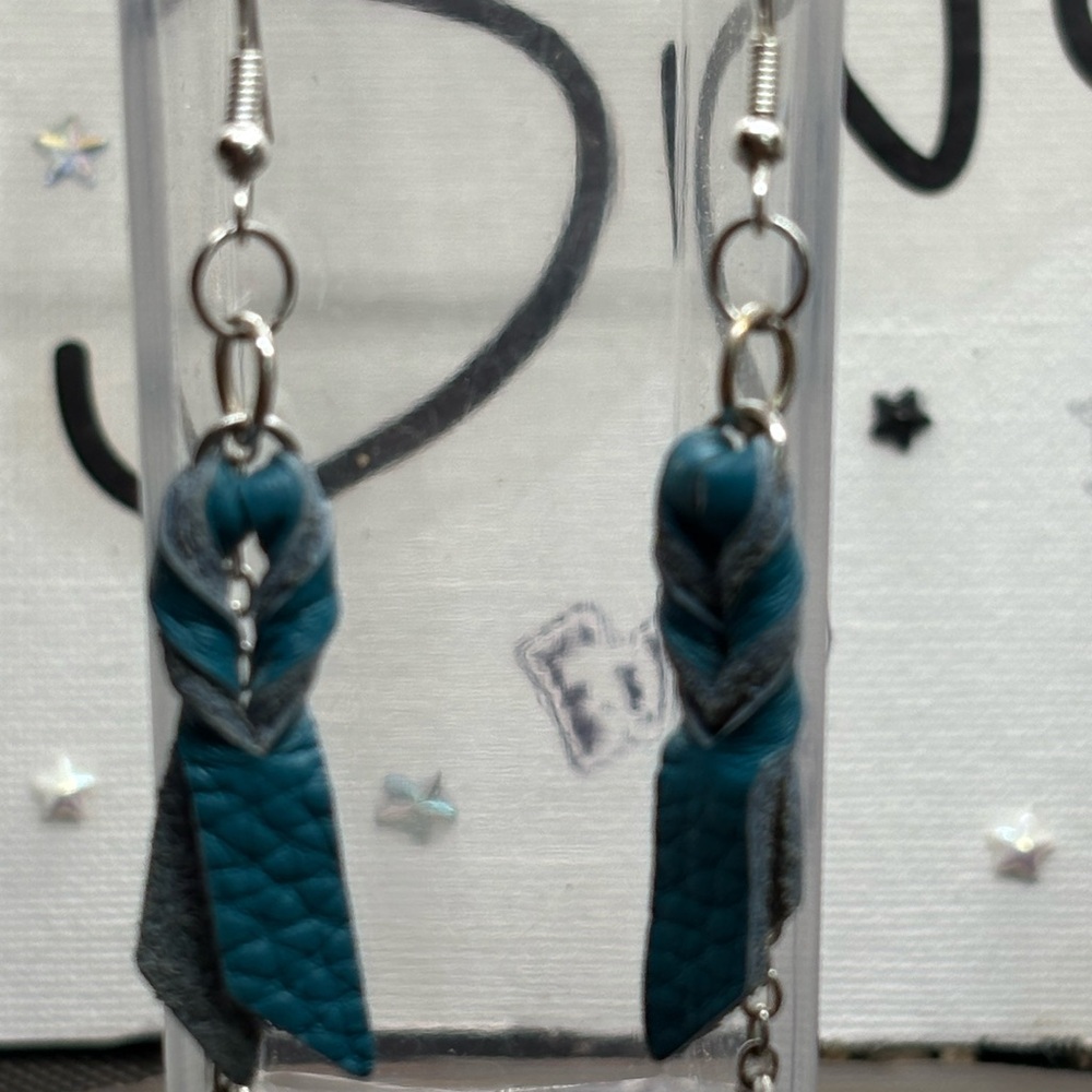 Elegant turquoise leather Earrings